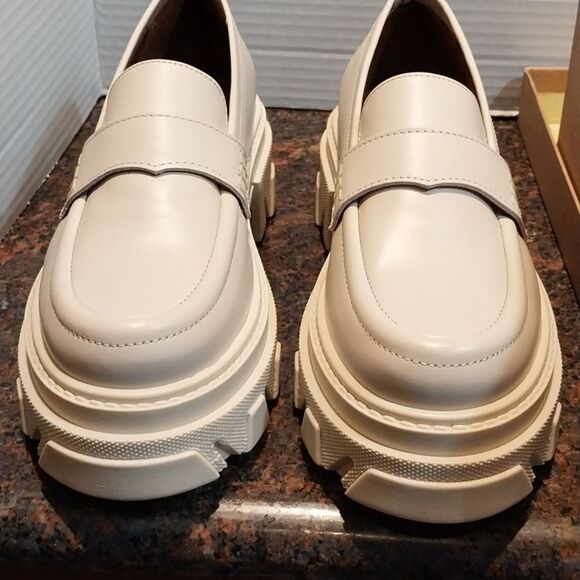 ALOHAS Women\'s Off-White Chunky Loafers....Size 6.5....NEW main image 8